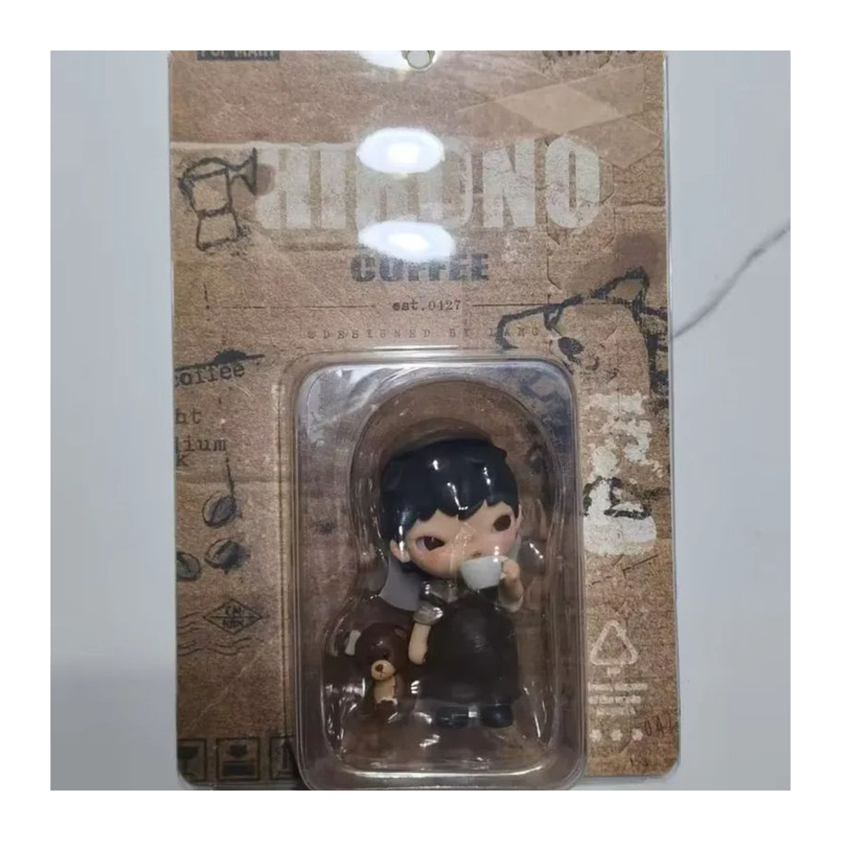 POPMART Hirono Serie Kaffee Blind Box Mystery Box Anime Figur aus Kunststoff in Braun und Mehrfarbig als Desktop Ornament zur Sammlung - Bild 6