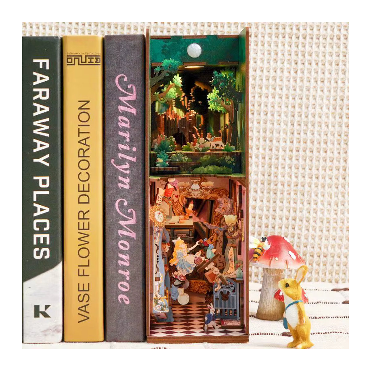 Potdemiel DIY Holz Buchecke Alice im Wunderland Regaleinsatz Kit Microlandscape Desktop Bücherregal Ornamente in Braun und Mehrfarbig - Bild 5