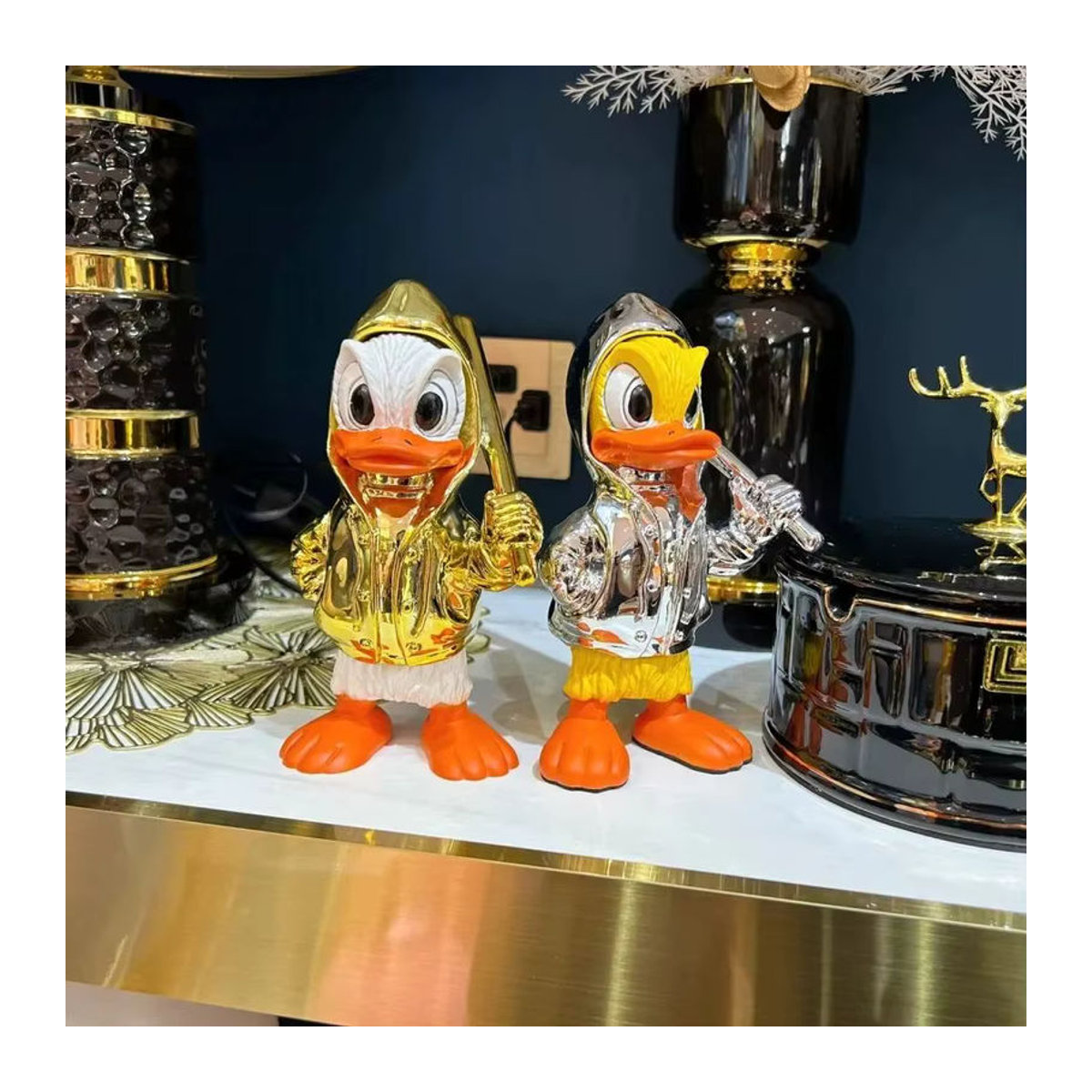 Potdemiel Donald Duck Statue Punk Baseball Spieler aus Kunstharz, Silber/Mehrfarbig, Höhe: 18 cm - Bild 2