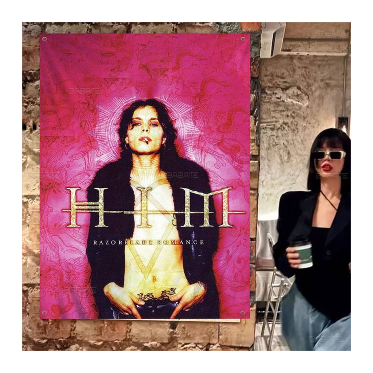 Potdemiel HIM Rockband Hängebanner Rosa Textil Dekoration Rechteckig - Bild 1