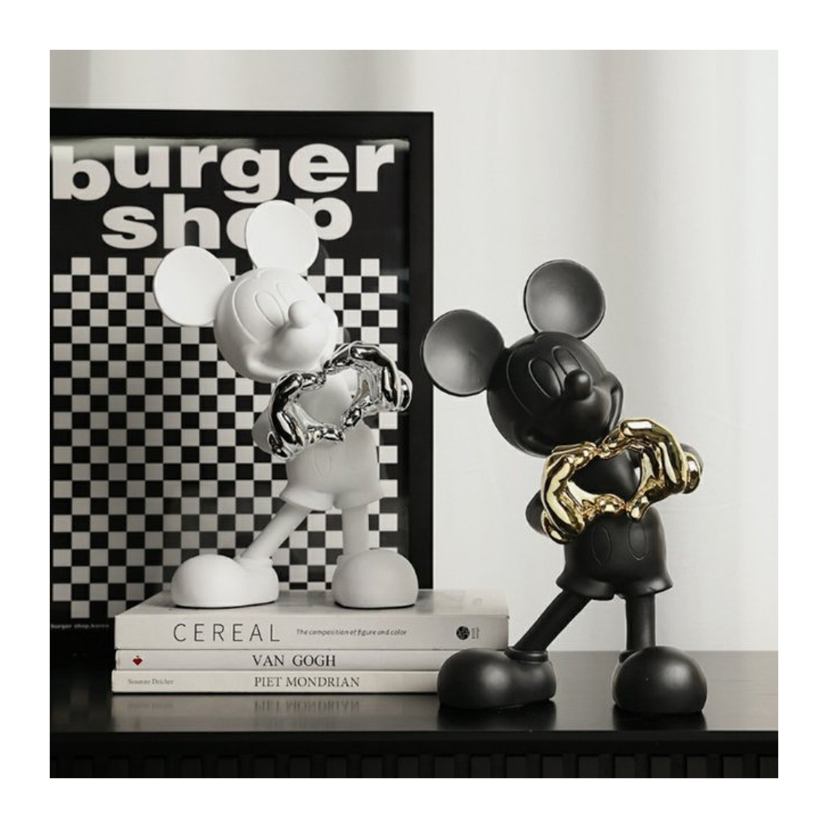 Potdemiel Mickey Maus Statue aus Kunstharz in Herzform, moderne Skulptur in Silber und Weiß zur Dekoration von Büro und Zuhause - Bild 1