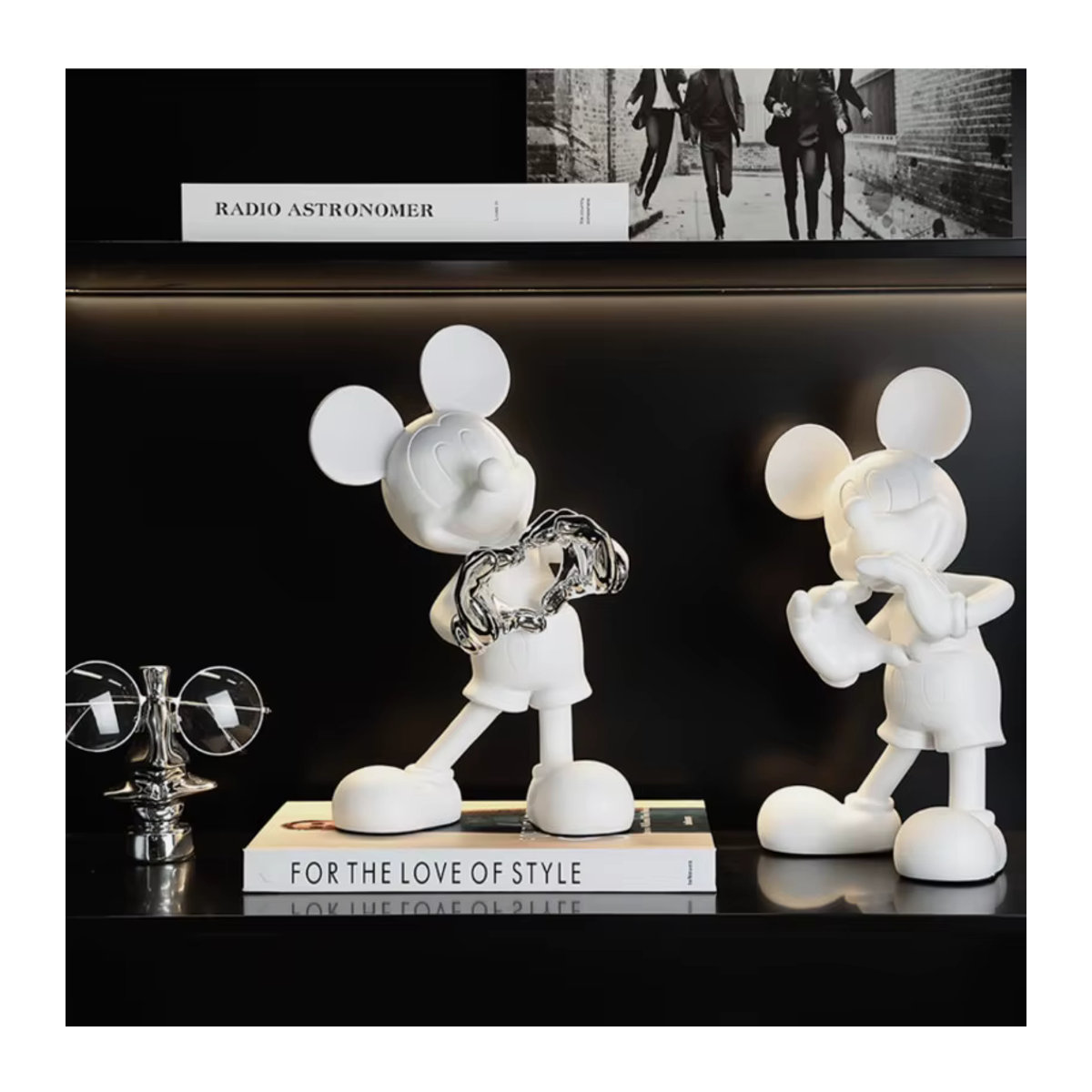 Potdemiel Mickey Maus Statue aus Kunstharz in Herzform, moderne Skulptur in Silber und Weiß zur Dekoration von Büro und Zuhause - Bild 2