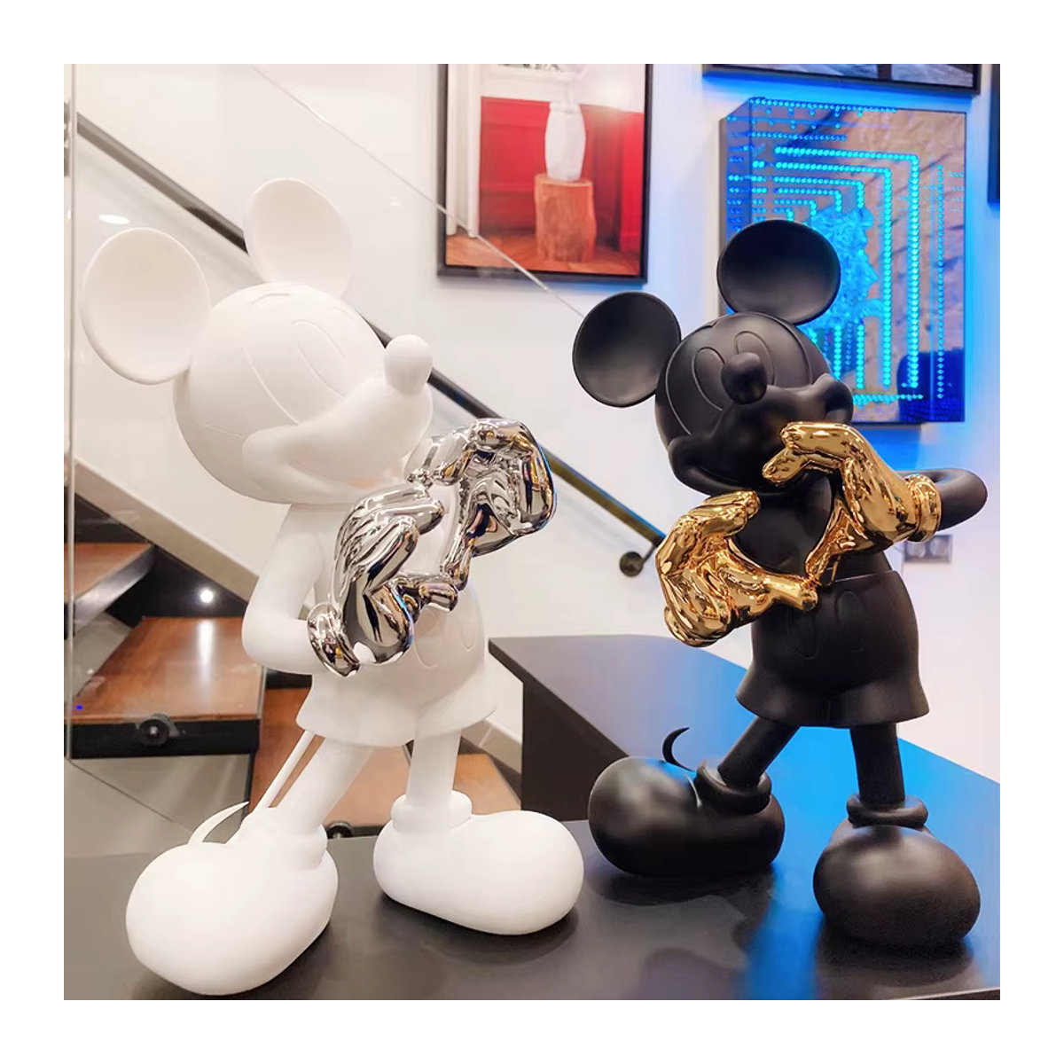 Potdemiel Mickey Maus Statue aus Kunstharz in Herzform, moderne Skulptur in Silber und Weiß zur Dekoration von Büro und Zuhause - Bild 3