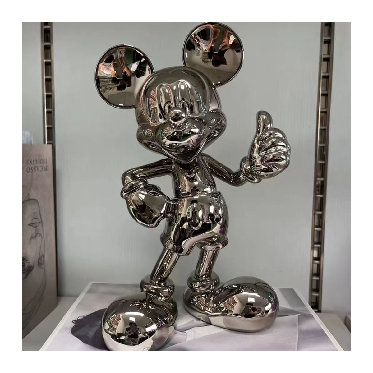 Potdemiel Mickey Mouse Statue in Silber, moderne Metall-Dekofigur mit Daumen-hoch-Geste, Höhe: 28 cm - Bild 1