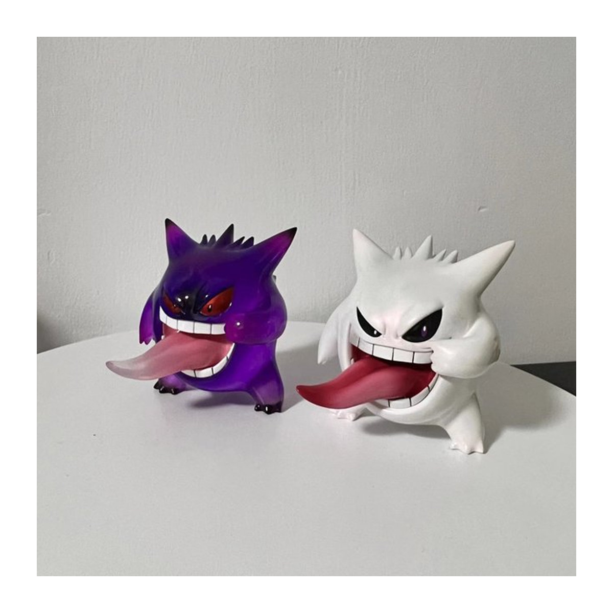 Potdemiel Pokemon Gengar Actionfigur in Lila und Weiß, stehende Anime Sammlerfigur - Bild 1