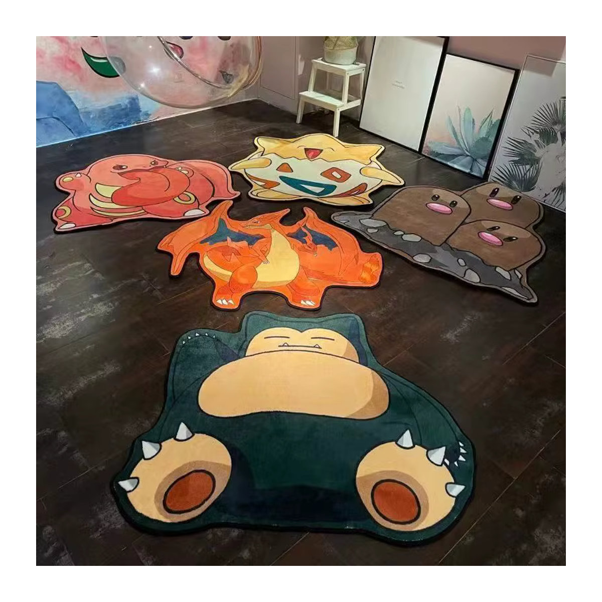 Potdemiel Pokemon Plüschteppich in Orange mit 3D-Design, rutschfeste und saugfähige Bodenmatte für Wohnzimmer und Badezimmer - Bild 1