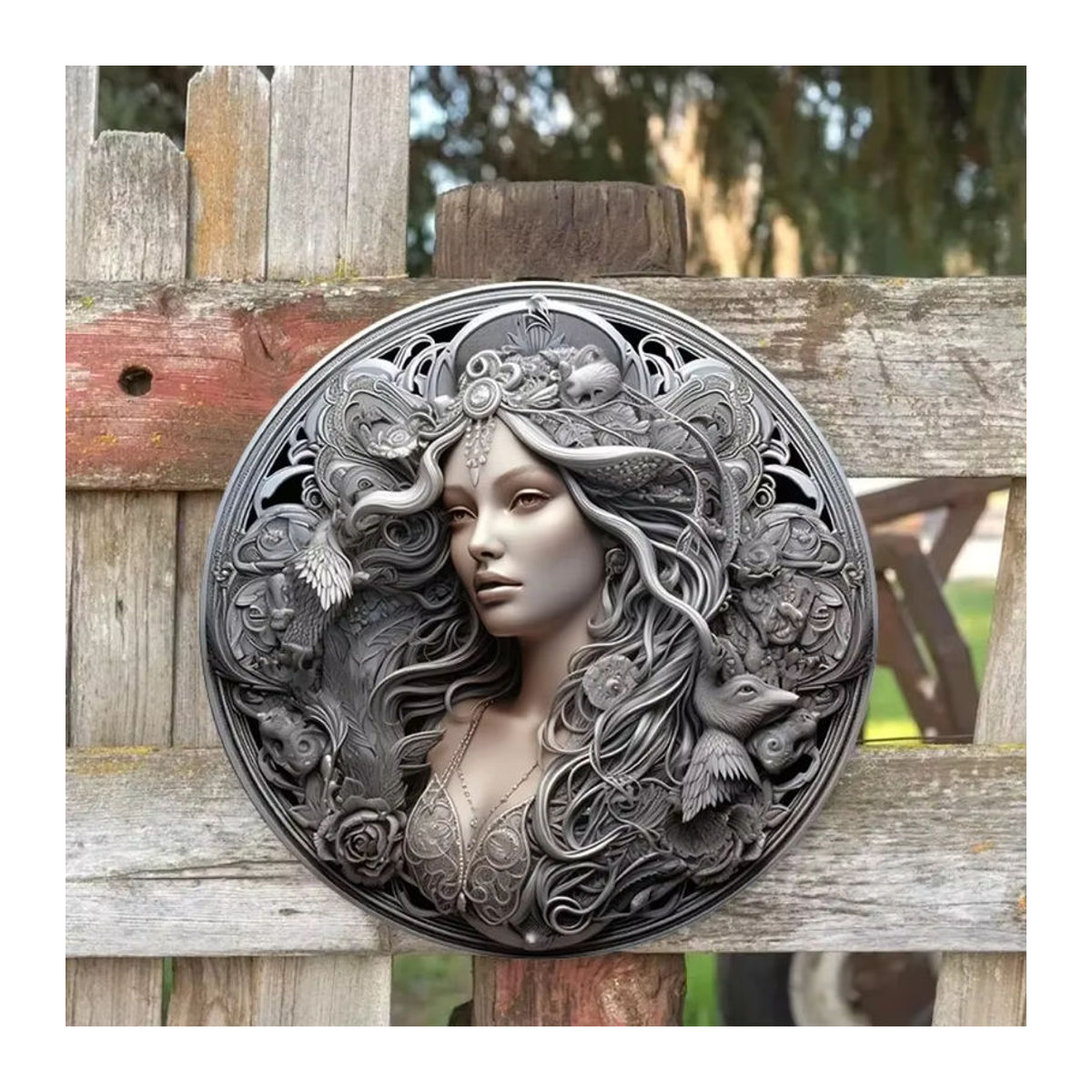 Potdemiel Runde Wanddekoration aus Metall in Silber mit Göttinnen-Design - Bild 2