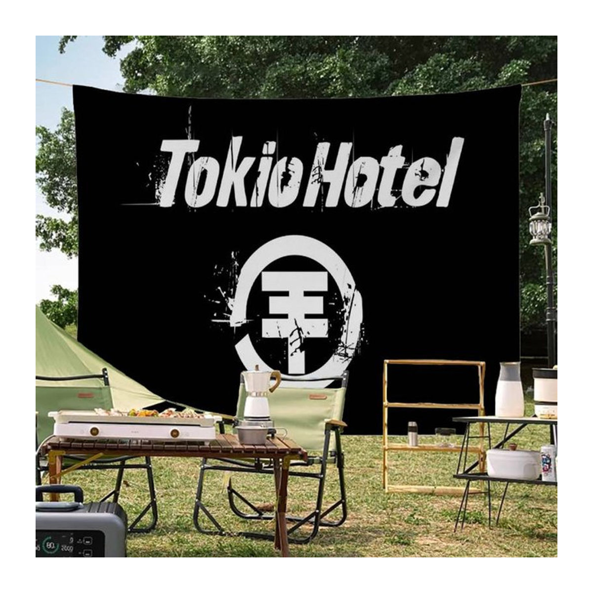 Potdemiel Wandbehang T-Tokio H-Hotel Band Cartoon Flagge in Schwarz als Science Fiction Deko für dein Zimmer - Bild 1