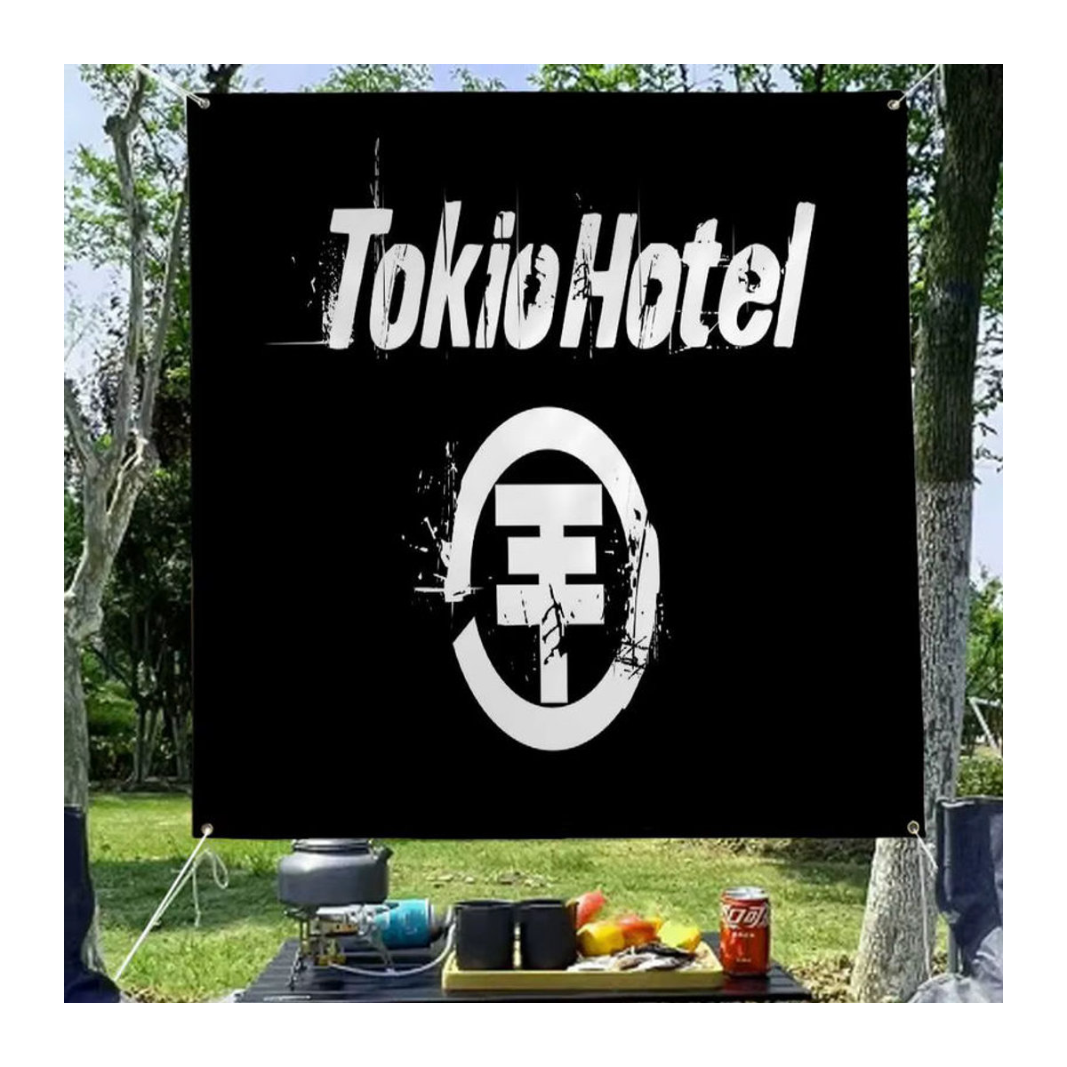Potdemiel Wandbehang T-Tokio H-Hotel Band Cartoon Flagge in Schwarz als Science Fiction Deko für dein Zimmer - Bild 5