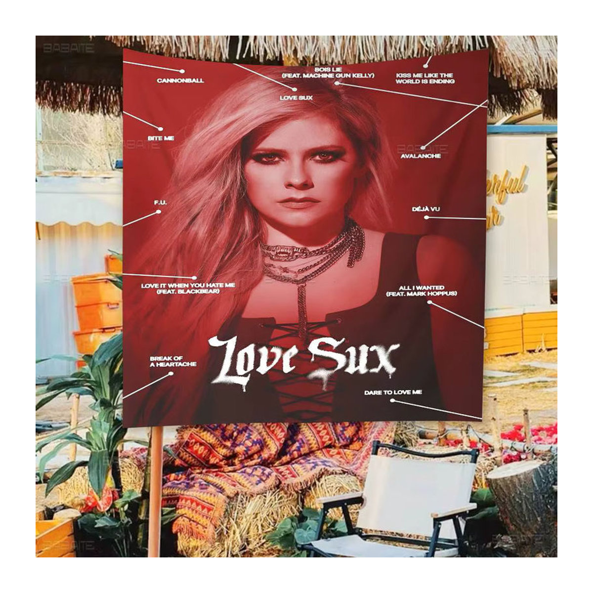 Potdemiel Wanddeko Avril Lavigne Banner in Rot aus Textil für Wohnzimmer und Zuhause - Bild 3