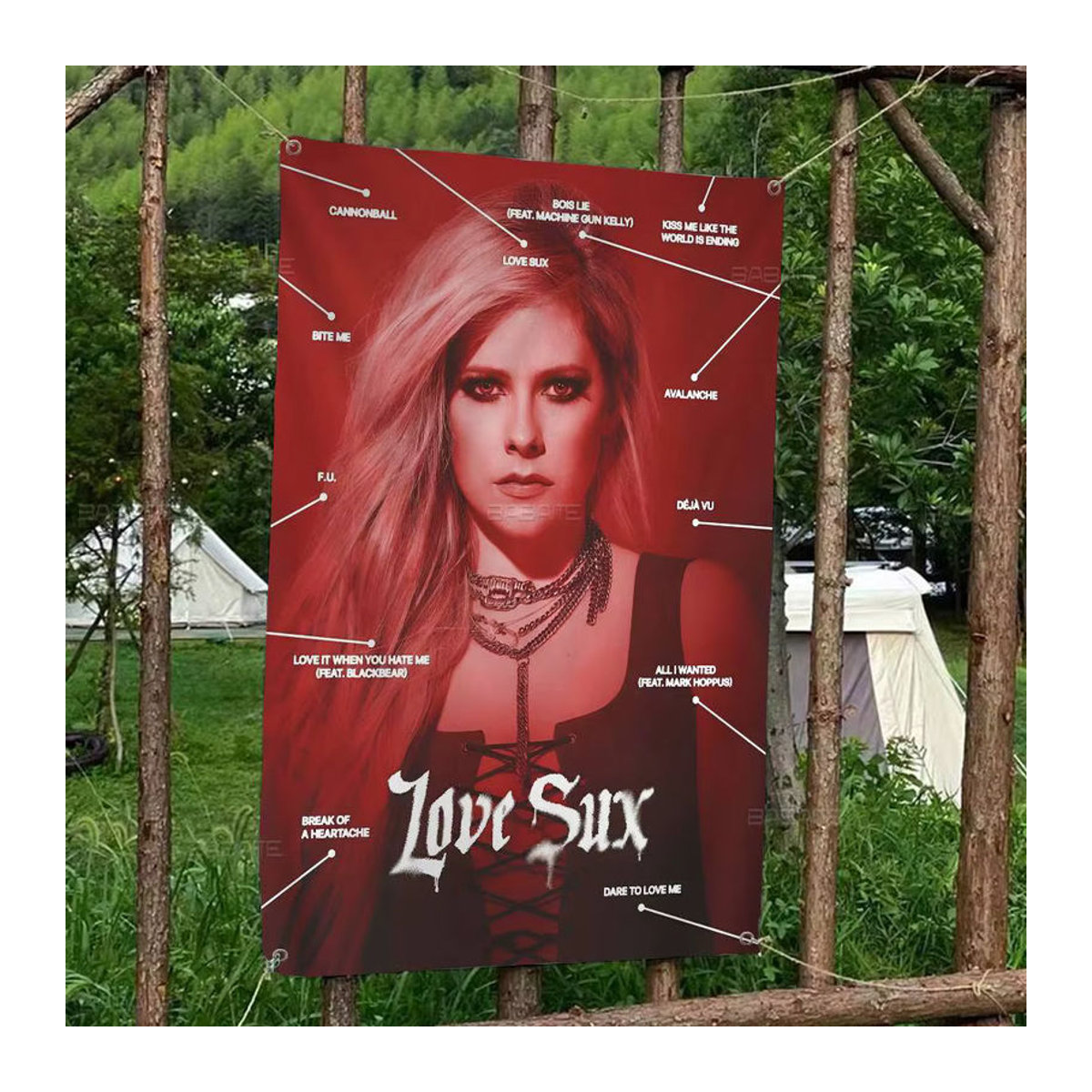 Potdemiel Wanddeko Avril Lavigne Banner in Rot aus Textil für Wohnzimmer und Zuhause - Bild 5