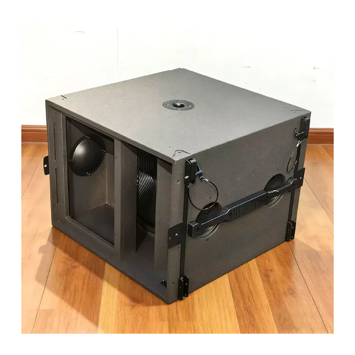 Prohsaudio SB118 Einzelner 18-Zoll-Subwoofer-Lautsprecherkasten in Schwarz und Braun zur Verwendung mit Kr08 Line Array ohne Lautsprecherkomponenten - Bild 3
