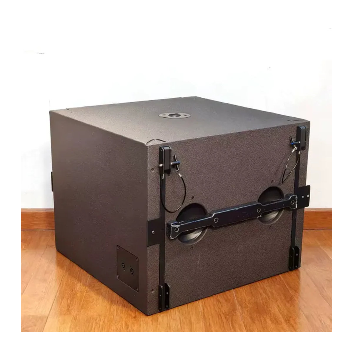Prohsaudio SB118 Einzelner 18-Zoll-Subwoofer-Lautsprecherkasten in Schwarz und Braun zur Verwendung mit Kr08 Line Array ohne Lautsprecherkomponenten - Bild 4