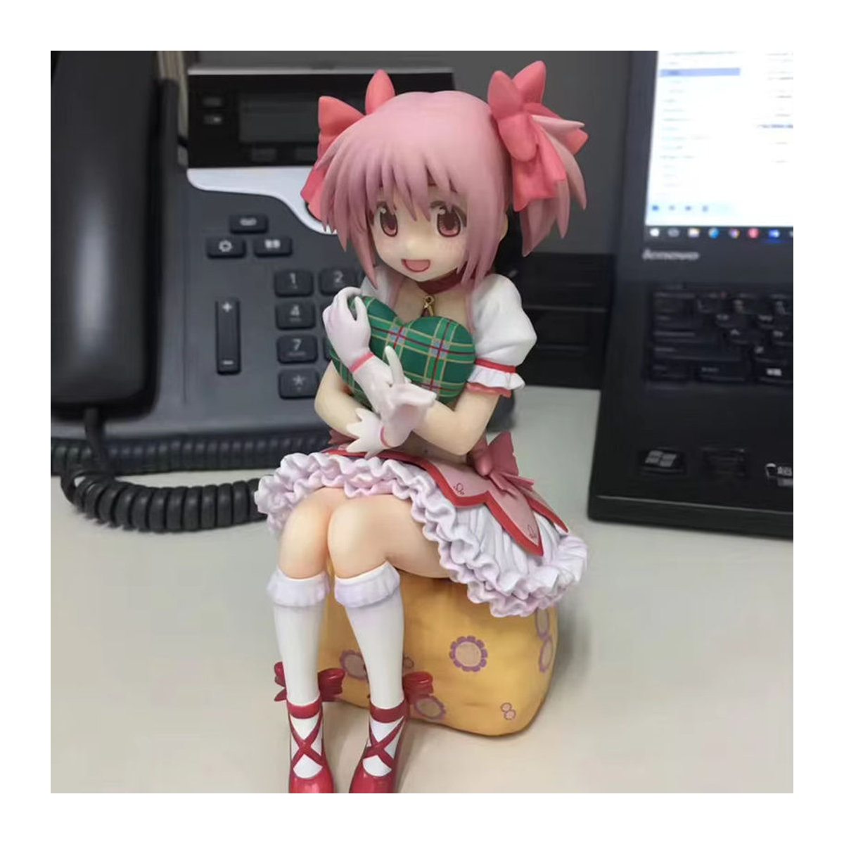 Puella Magi Madoka Magica Anime Figur Kaname Madoka als sitzendes Modell in Rosa, Höhe: 15 cm - Bild 5