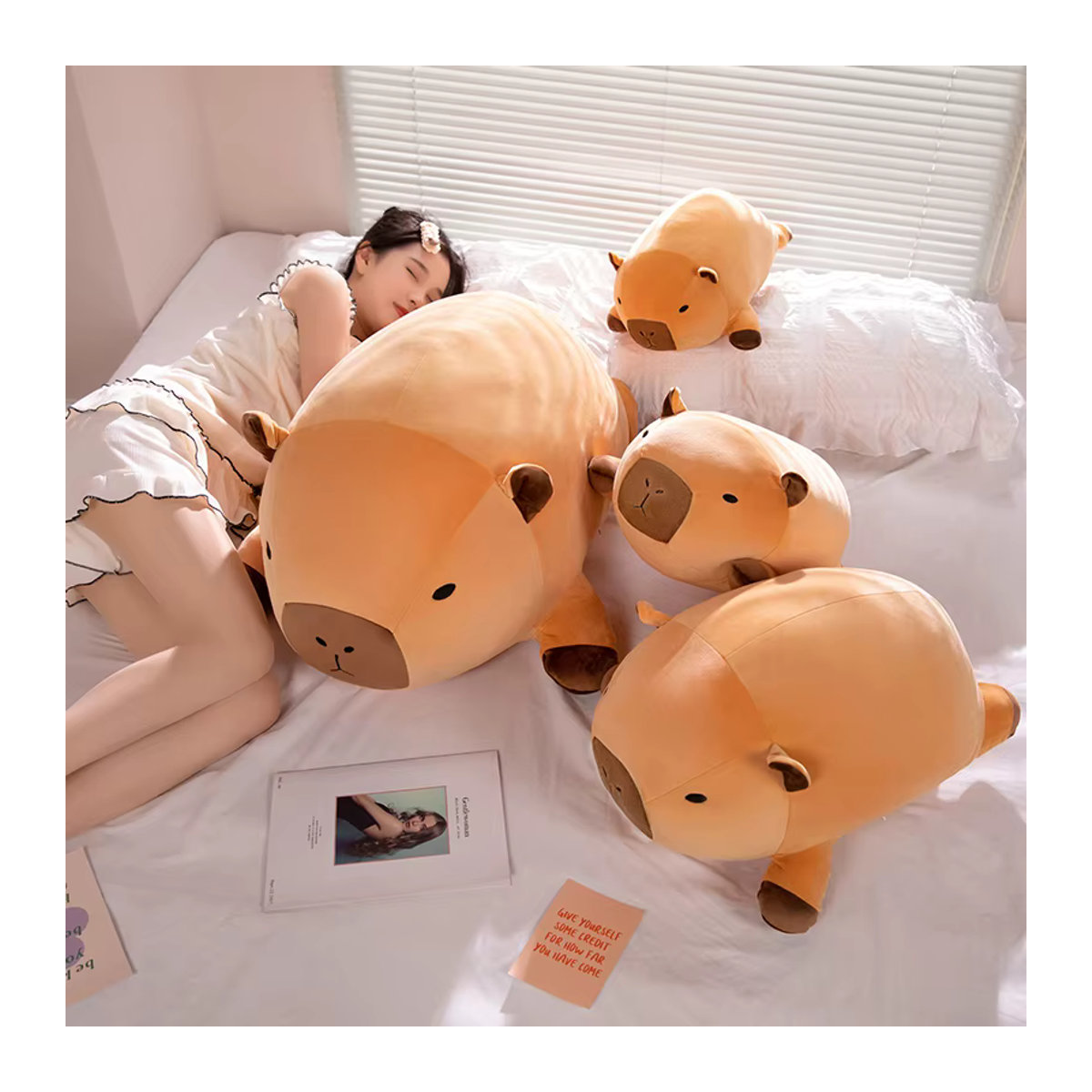 PUNIDAMAN Capybara Plüschkissen rund in Braun und Orange als Kawaii Kuscheltier Bolster - Bild 2