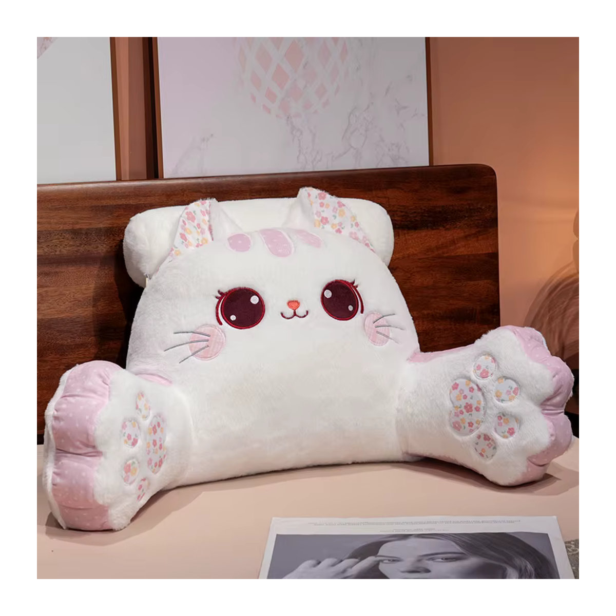 PUNIDAMAN Dreieckiges Plüschkissen in Katzen-Design als weiche Rückenlehne für Sofa und Bett - Bild 2