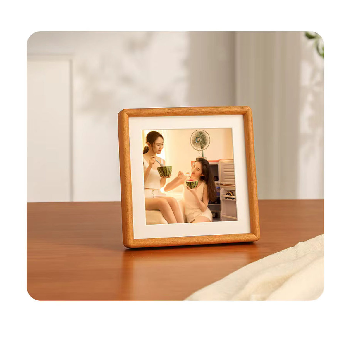 Quadratischer Eck-Fotorahmen aus Holz von CHENGWEI in Braun für Wandmontage oder Tischaufstellung, 10 x 10 cm - Bild 2