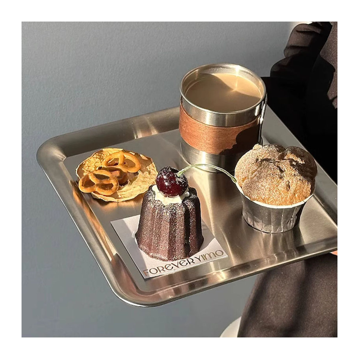 Quadratisches Serviertablett aus Edelstahl in Silber für Kaffee, Desserts und Badezimmer - Bild 6