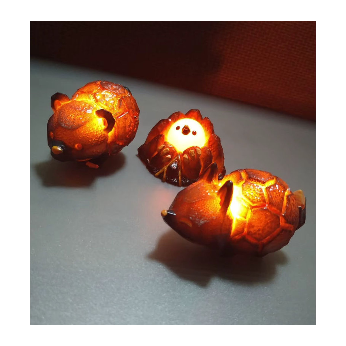 Qualia Kapselspielzeug Magma Geborene Tiere Figuren mit LED Licht aus Kunstharz, mehrfarbig - Bild 4