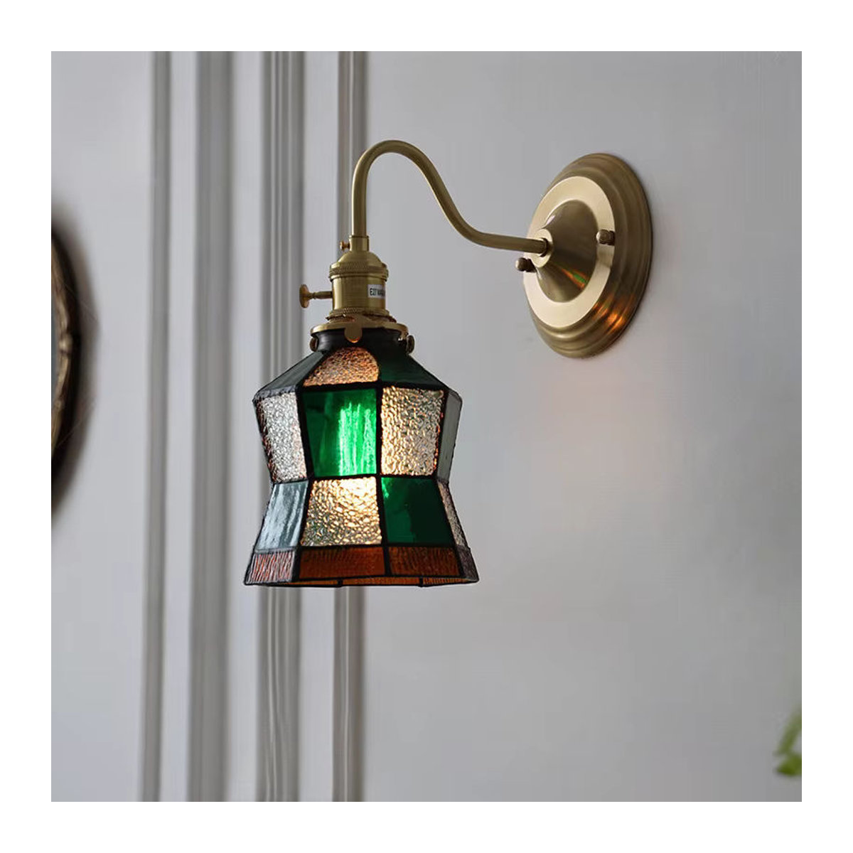 Ramalho LED Wandleuchte im Vintage-Design aus Messing und Glas in Grün - Bild 1