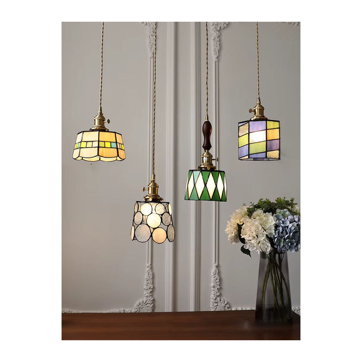 Ramalho Retro Tiffany Pendelleuchte aus Messing in Bunt mit LED-Technik - Bild 1