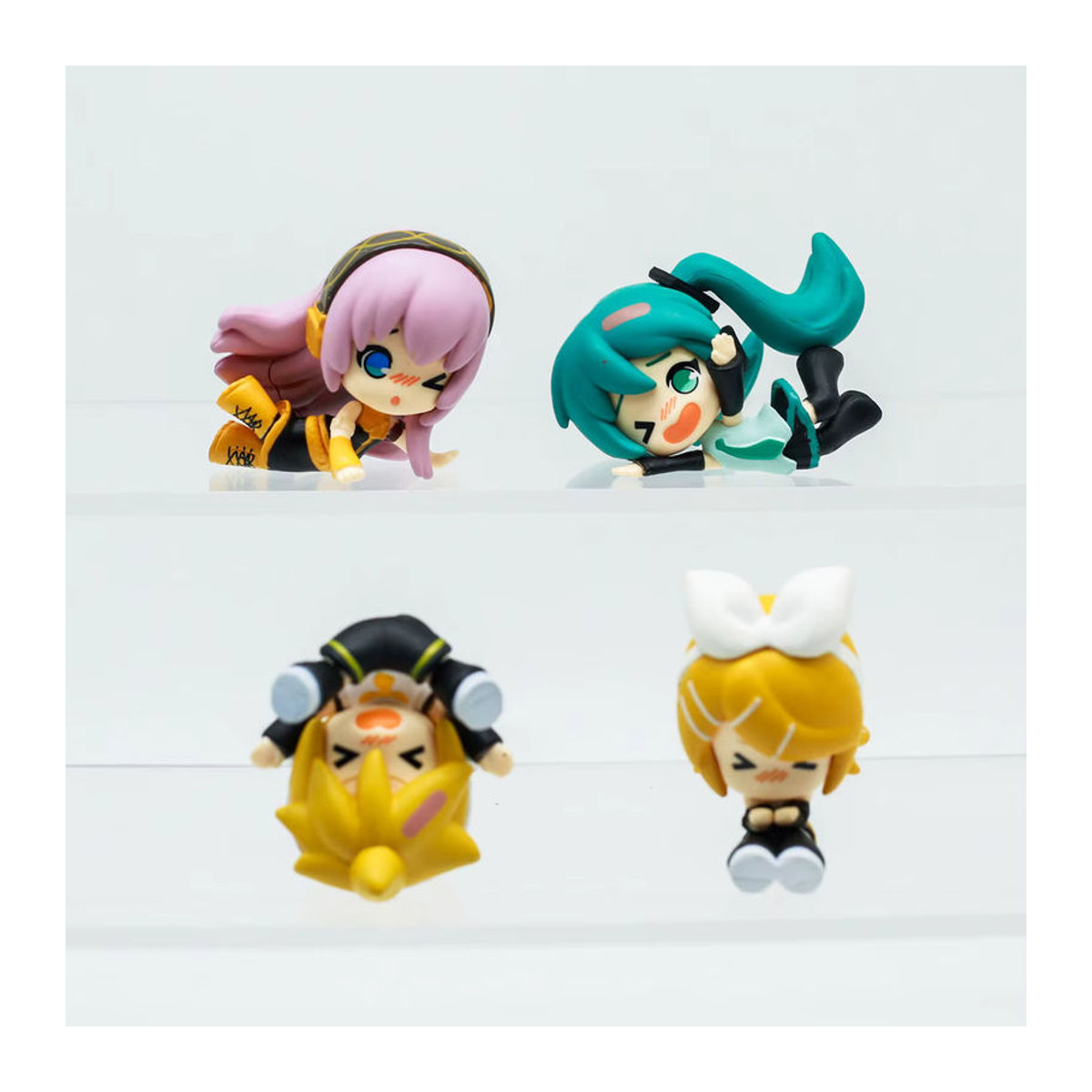 Re-ment Kawaii Vocaloid Sänger Blindbox Q-Version Anime-Figur in liegender Pose, blauhaariges Ornament aus Kunststoff, mehrfarbig - Bild 2