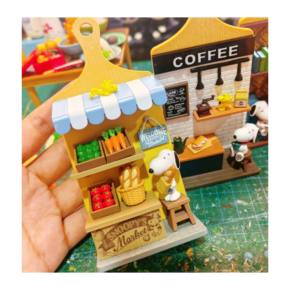 Re-Ment Peanuts Snoopy Miniatur-Szenen Blindbox Set mit Wandbehang und Schneidebrett-Anhänger, mehrfarbig - Bild 5