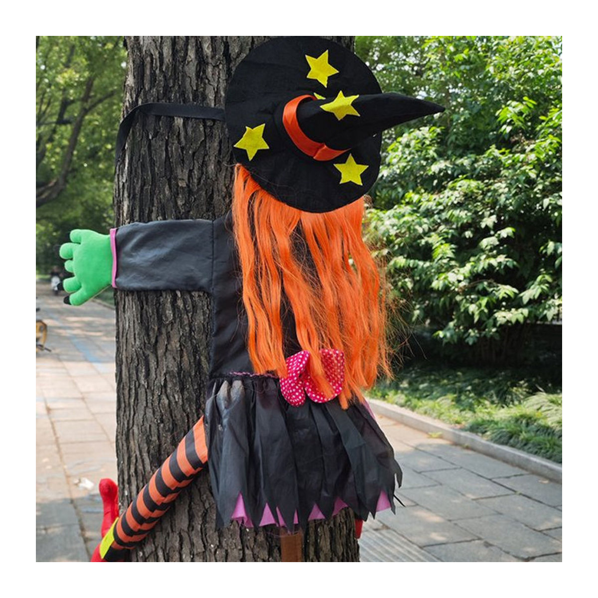 Realistische Halloween Hexe als Hängeornament in Orange für deine Outdoor-Dekoration - Bild 1