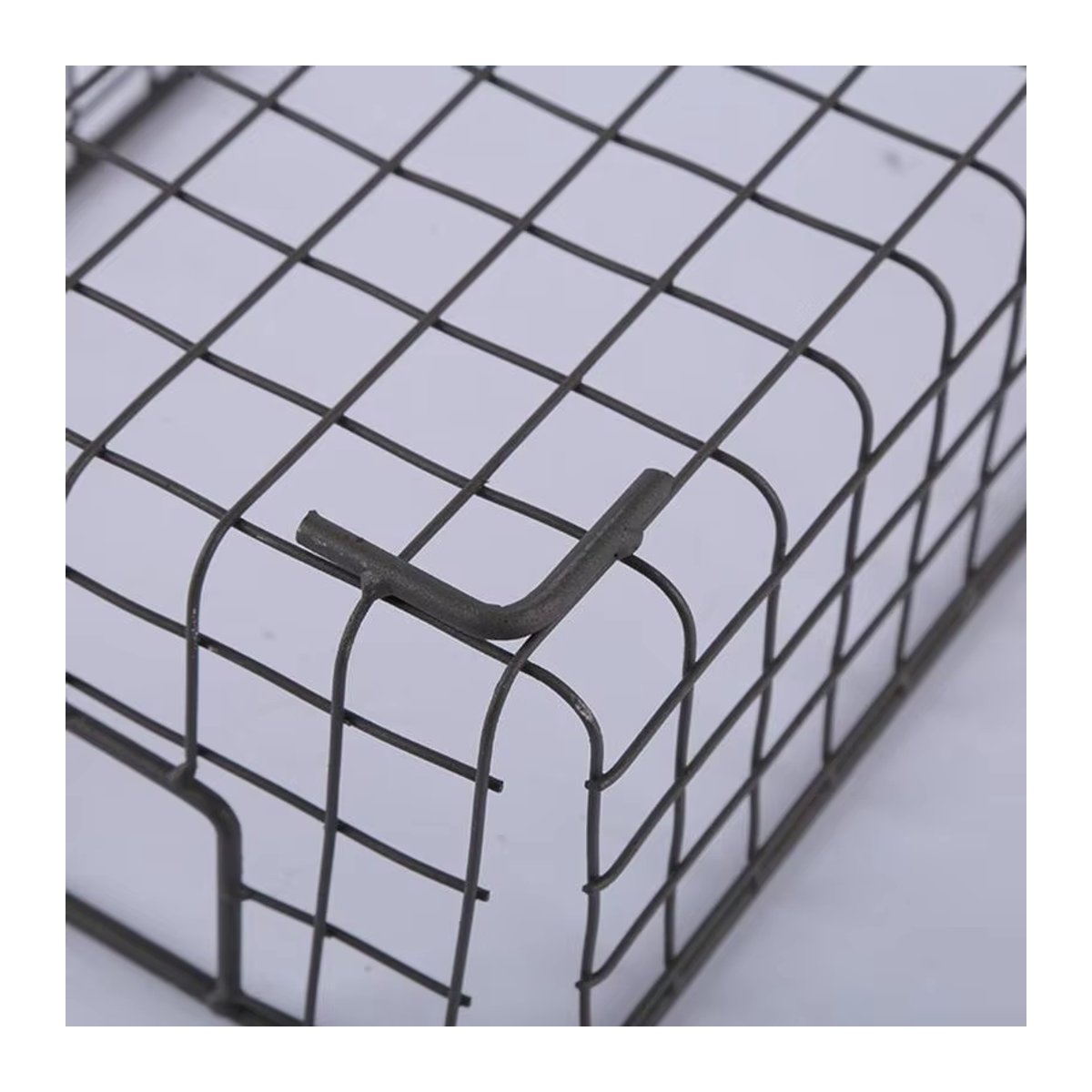 Rechteckiger Obstkorb aus Metall in Schwarz für deine Früchte im minimalistischen Design - Bild 2
