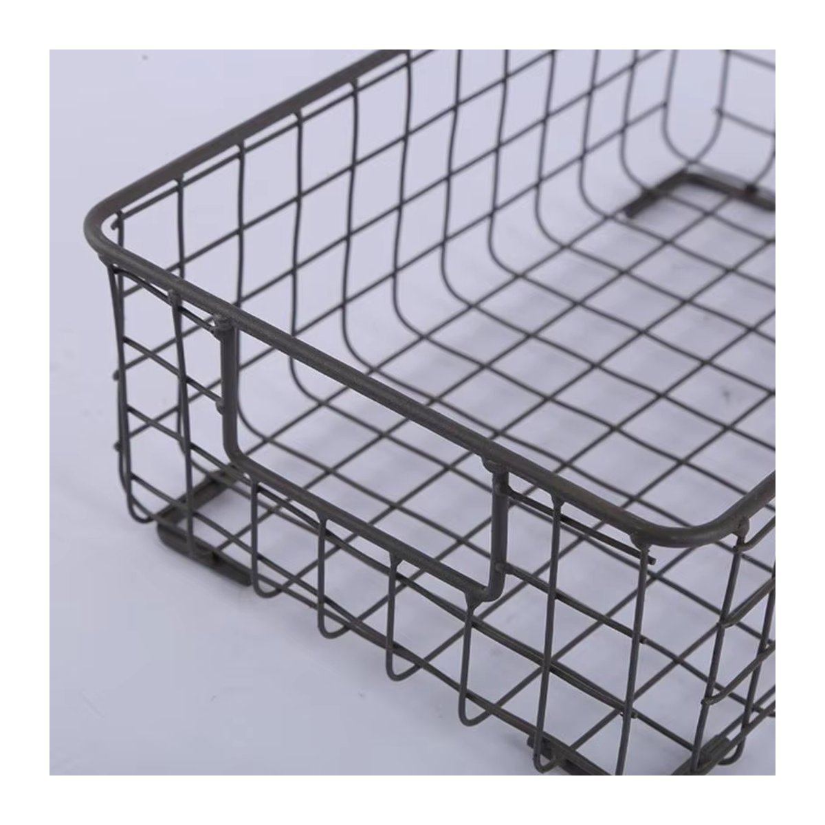 Rechteckiger Obstkorb aus Metall in Schwarz für deine Früchte im minimalistischen Design - Bild 3