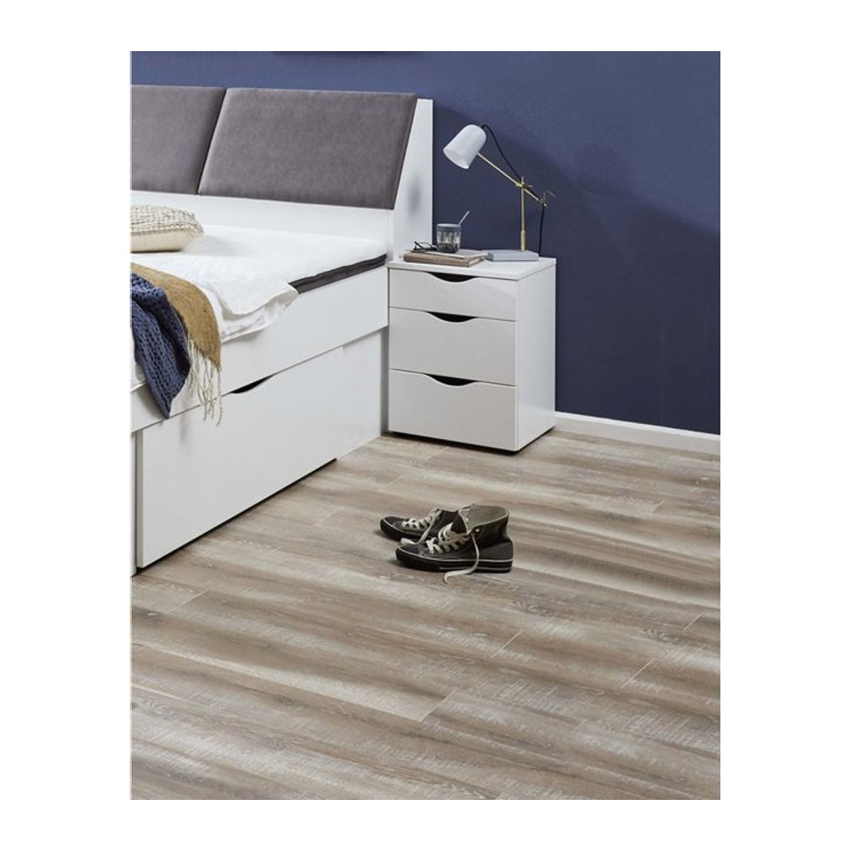 Relita Nachtkonsole Maxi mit 3 Schubladen in Weiß aus Holzwerkstoff im modernen Design - Bild 1