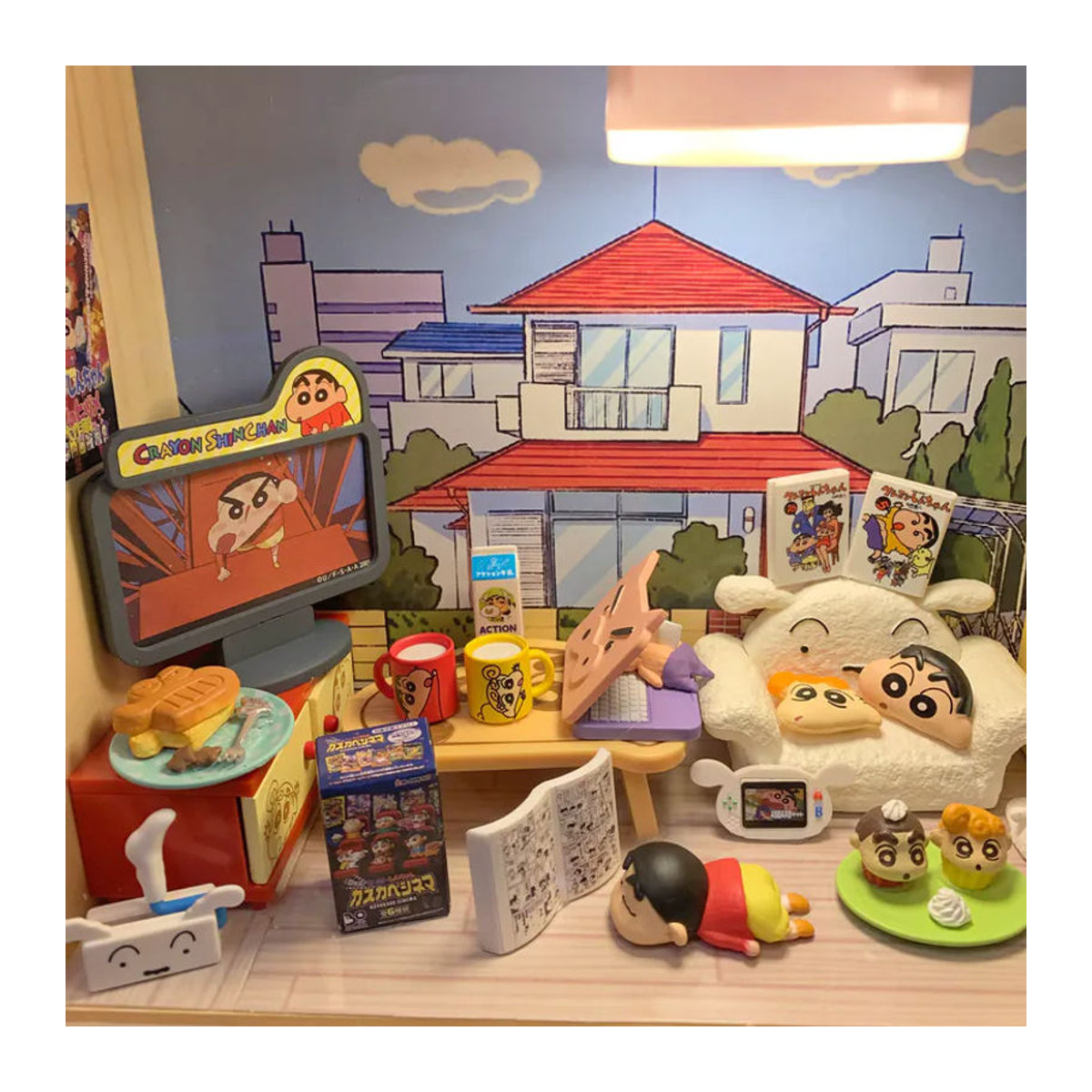 Rement Crayon Shinchan Miniatur Zimmer Blind Box Anime Figur aus Kunststoff, mehrfarbig, Desktop Ornament und Sammlerstück für Kinder - Bild 2