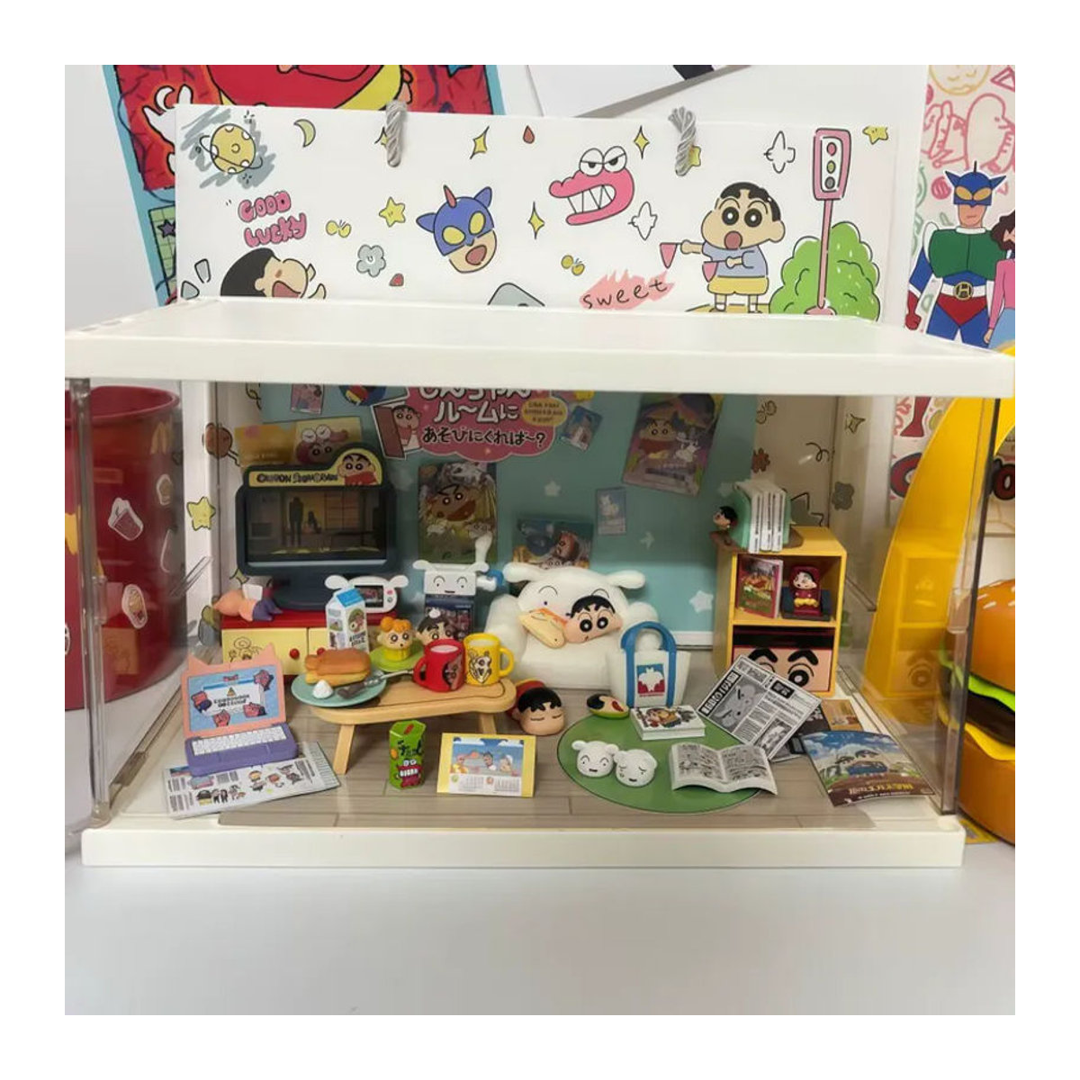 Rement Crayon Shinchan Miniatur Zimmer Blind Box Anime Figur aus Kunststoff, mehrfarbig, Desktop Ornament und Sammlerstück für Kinder - Bild 3