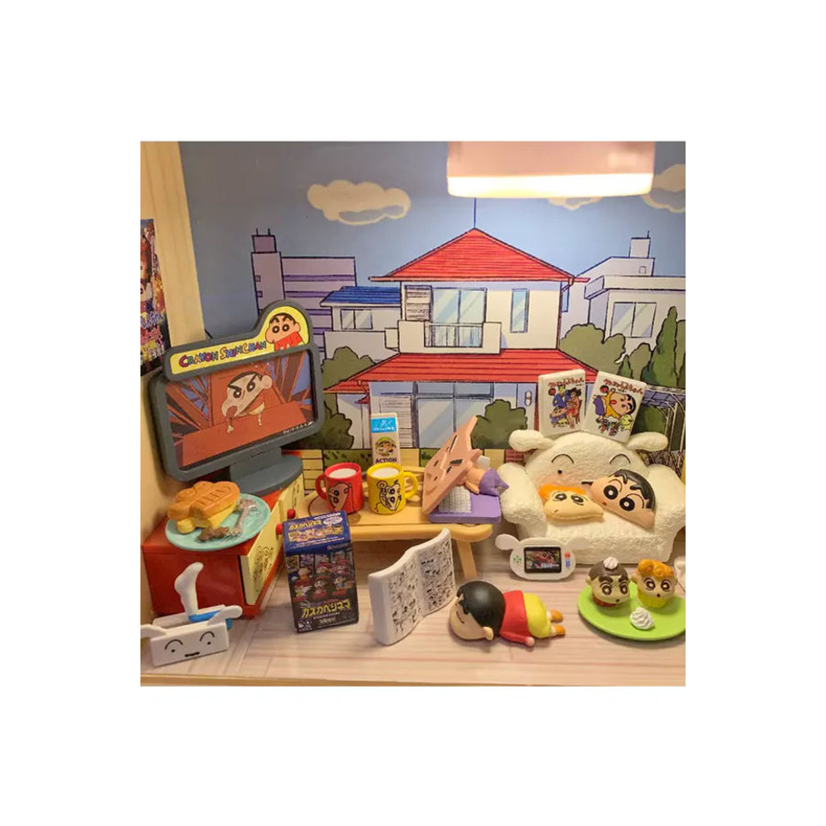 Rement Crayon Shinchan Miniatur Zimmer Blind Box Anime Figur aus Kunststoff, mehrfarbig, Desktop Ornament und Sammlerstück für Kinder - Bild 6