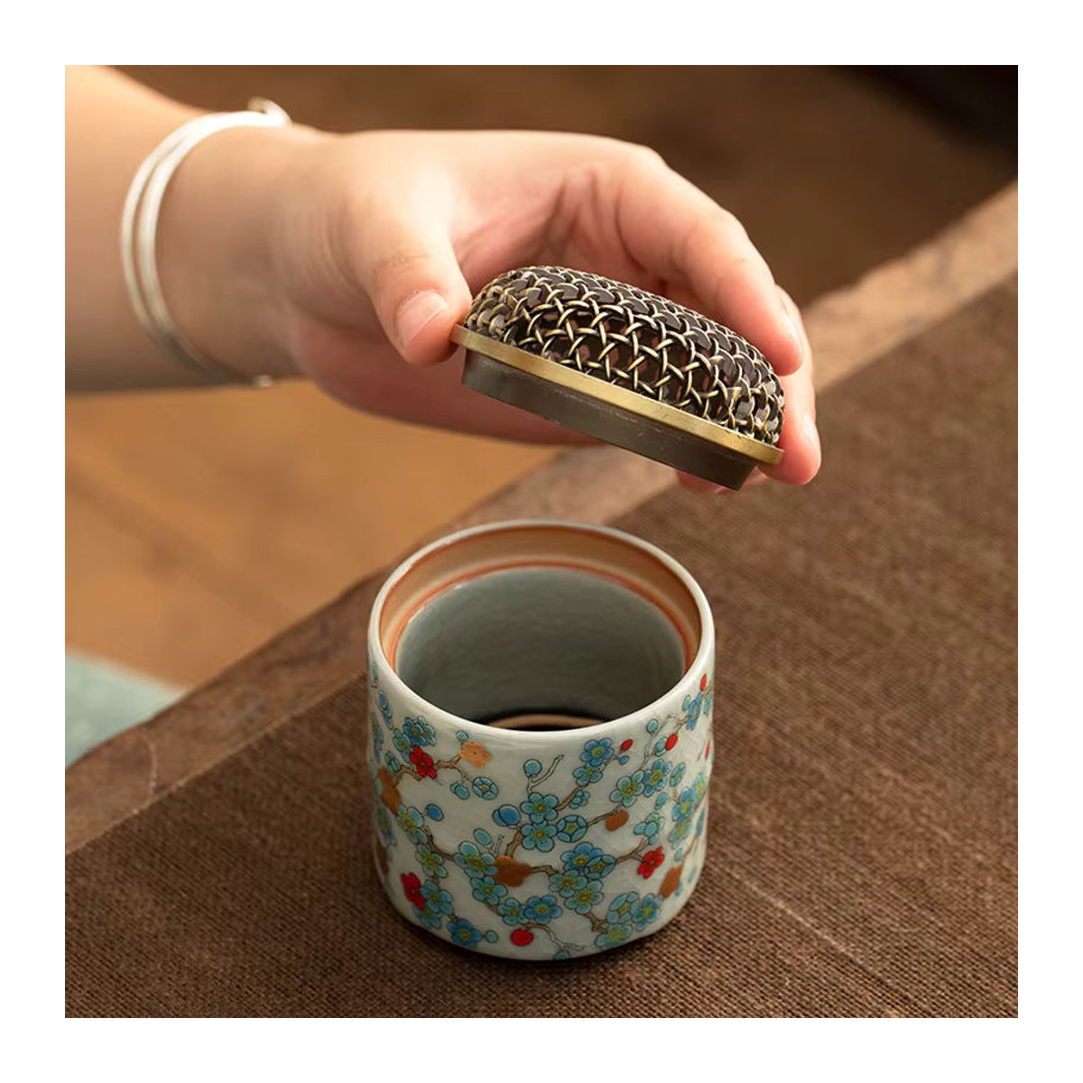 Retro Keramik Weihrauchbrenner in Weiß für Tee-Zeremonien und Aroma-Diffusor für Adlerholz und Sandelholz - Bild 3