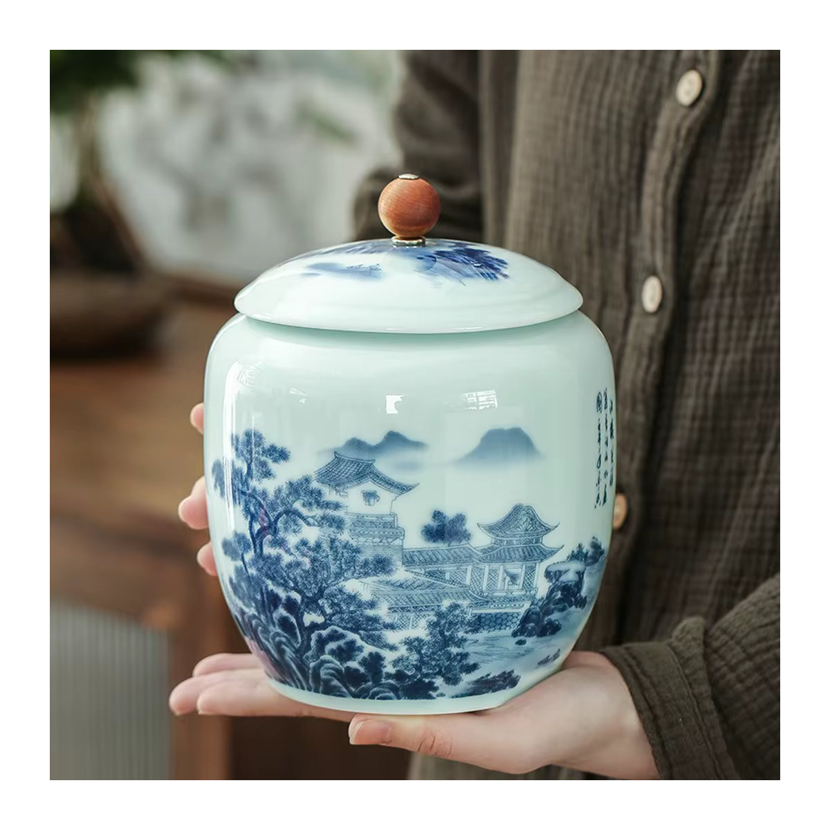 Retro-Keramikdose im chinesischen Stil mit floralem Design in Blau und Weiß zur Aufbewahrung von Tee oder Blumen - Bild 2