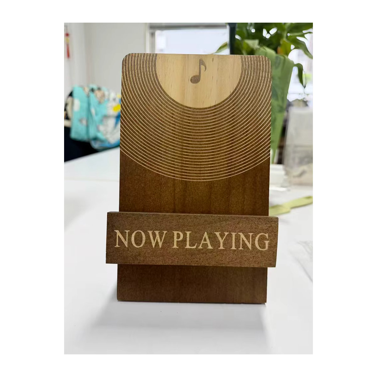Retro Schallplattenständer aus Holz in Braun als klassisches CD-Rack und Albumcover-Halter für deinen Desktop - Bild 5