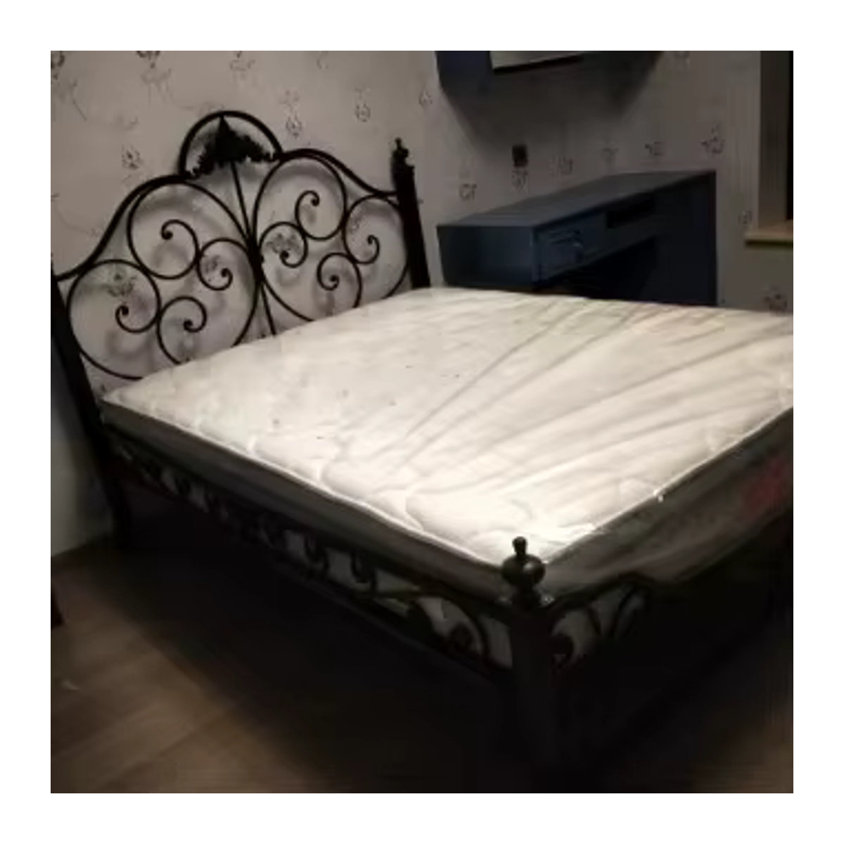 Retro Schmiedeeisenbett aus Metall im Vintage-Design für Erwachsene, erhältlich in Blau oder Schwarz, B/T/H: 120 x 200 x 120 cm - Bild 6