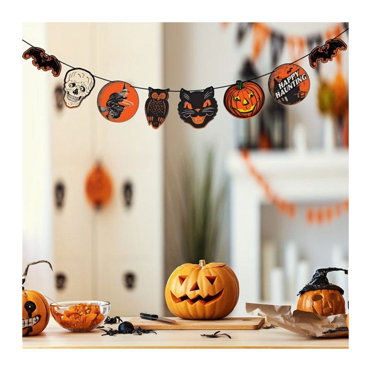 Retro Vintage Halloween Banner mit Kürbis, Katzen, Hexen und Geistern als mehrfarbige hängende Dekoration - Bild 1