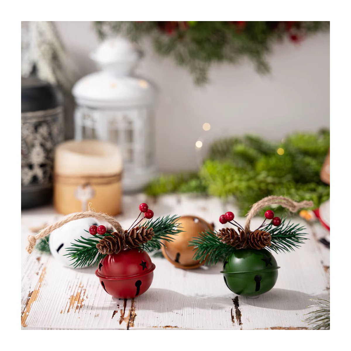 Retro Weihnachtsglocken Set aus Metall mit Sternen und Schnur als Hängeornament für deinen Weihnachtsbaum, mehrfarbig - Bild 2
