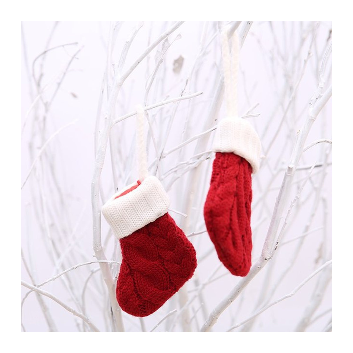 RIBBON HOUSE Weihnachtsmann Socken als Hängeornament in Rot aus Textil für den Weihnachtsbaum - Bild 1