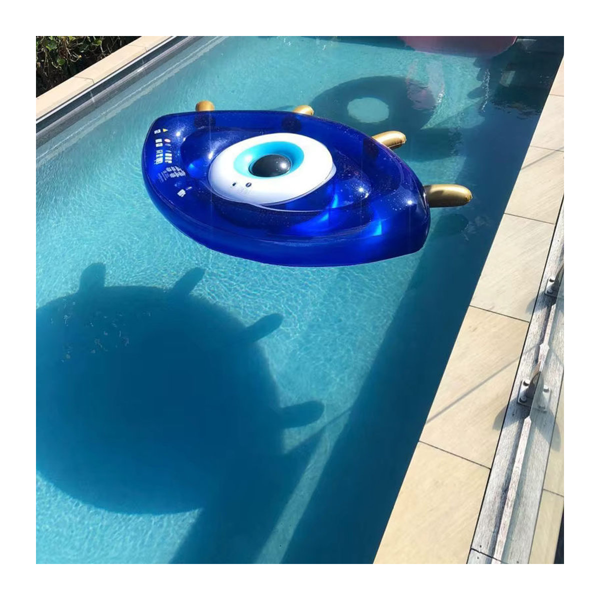 Riesige aufblasbare Augapfel Pool Float Liege im griechischen Auge Design als Schwimmmatratze für Strand und Pool - Bild 2
