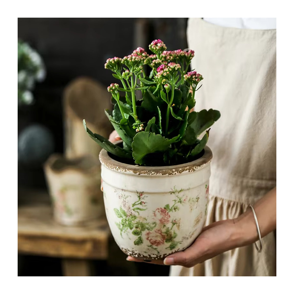 Rosa und weiße Keramik-Blumentöpfe im französischen Vintage-Stil mit floralem Design für deine Pflanzen und Hydrokultur - Bild 2