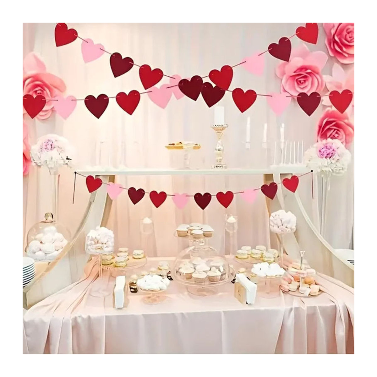 Rote Filz-Herzgirlande als hängende DIY-Dekoration für Valentinstag und Geburtstage - Bild 1