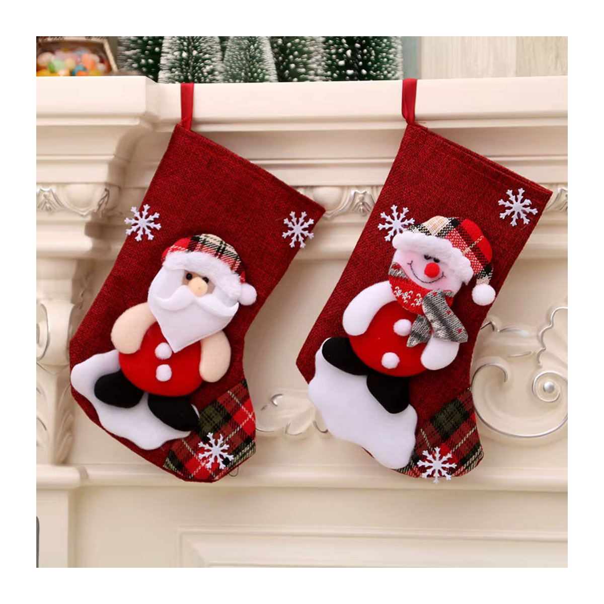 Rote Weihnachtsgeschenktüte aus Leinen mit kariertem Muster als hängende Dekoration für Kinder - Bild 2