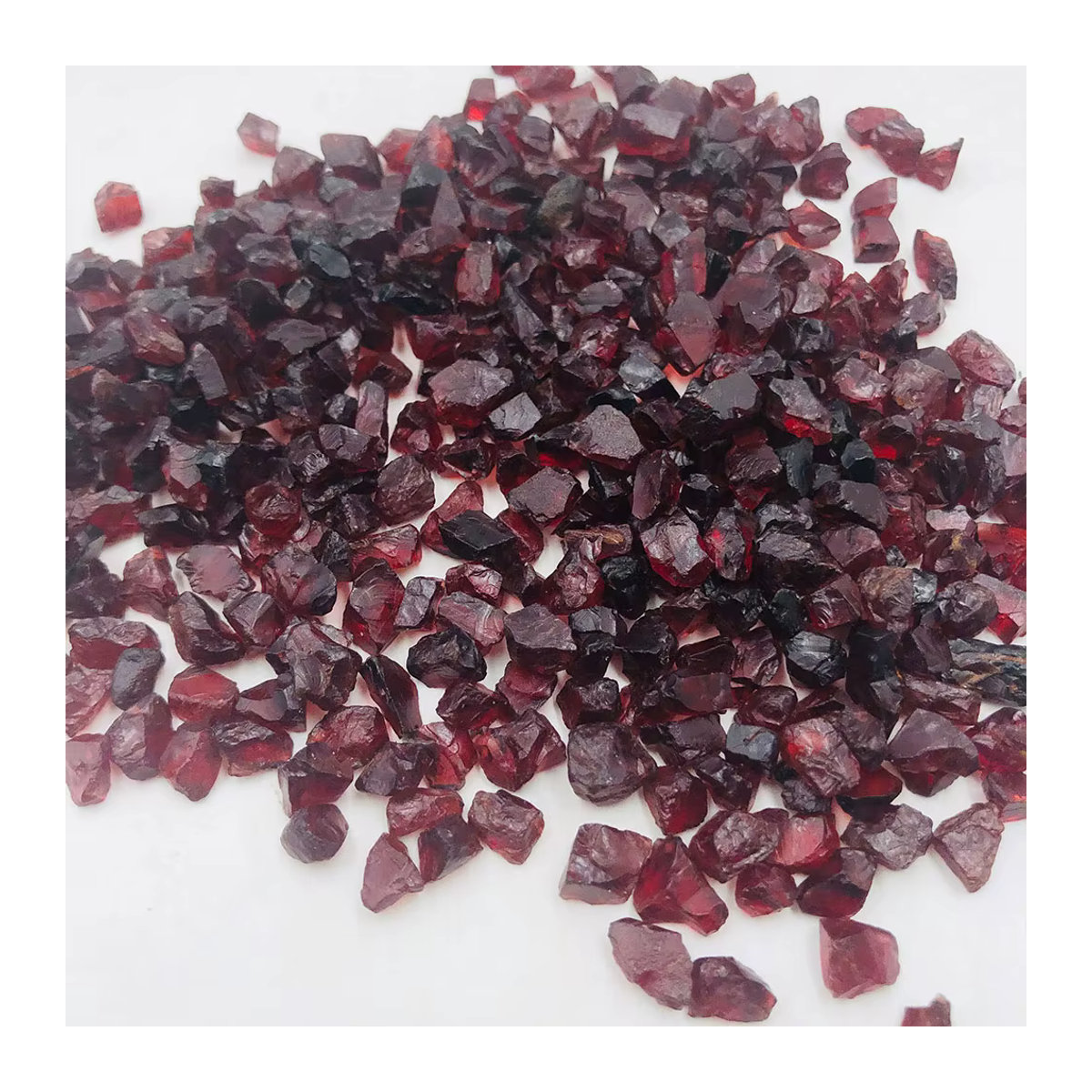 Roter Granatsplitter als Naturstein für Meditation und Reiki, unregelmäßige Kristallsteine zur Chakra-Energiearbeit - Bild 2