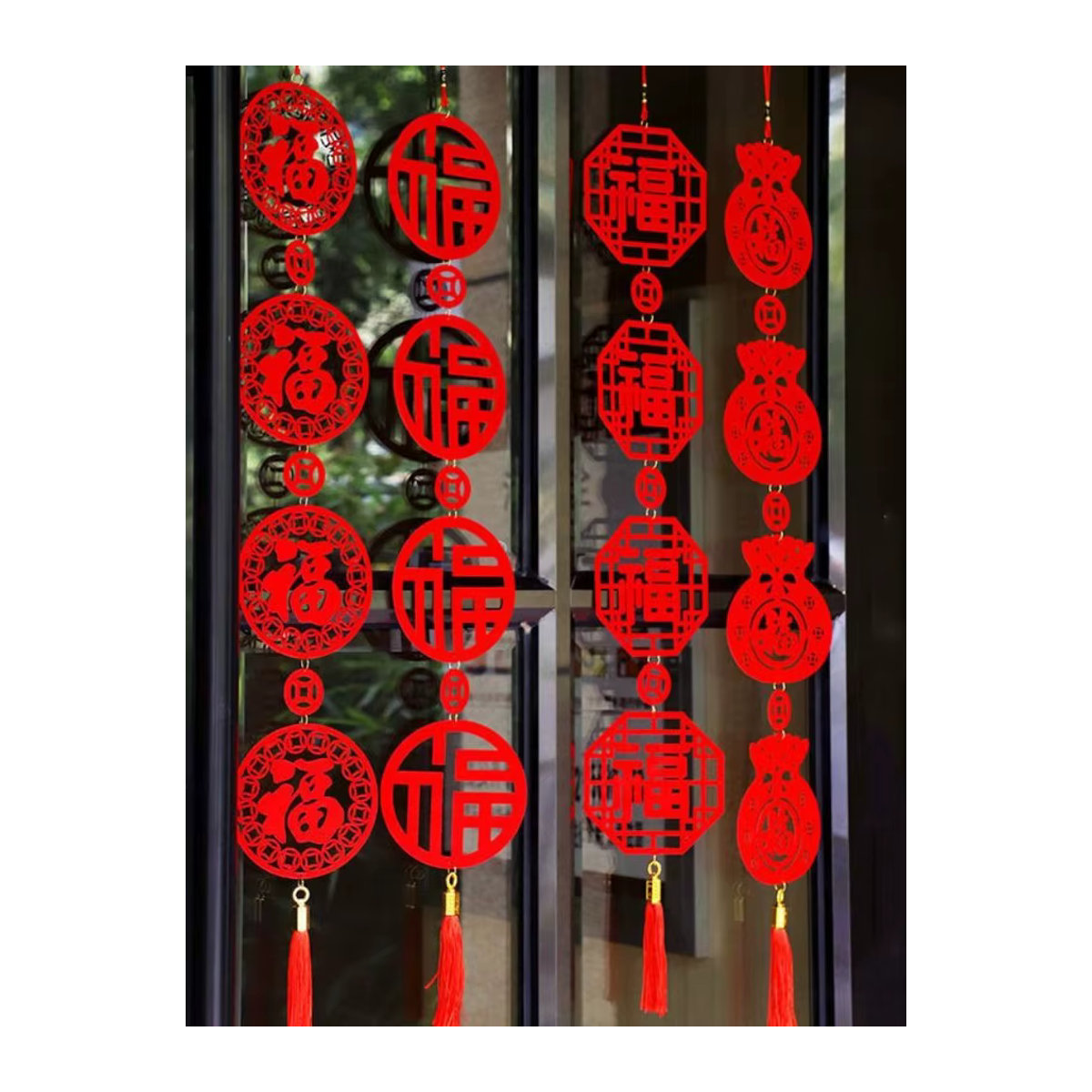 Rotes Hängeornament mit Schriftzug als orientalische Dekoration für das Chinesische Neujahr und Silvester - Bild 4