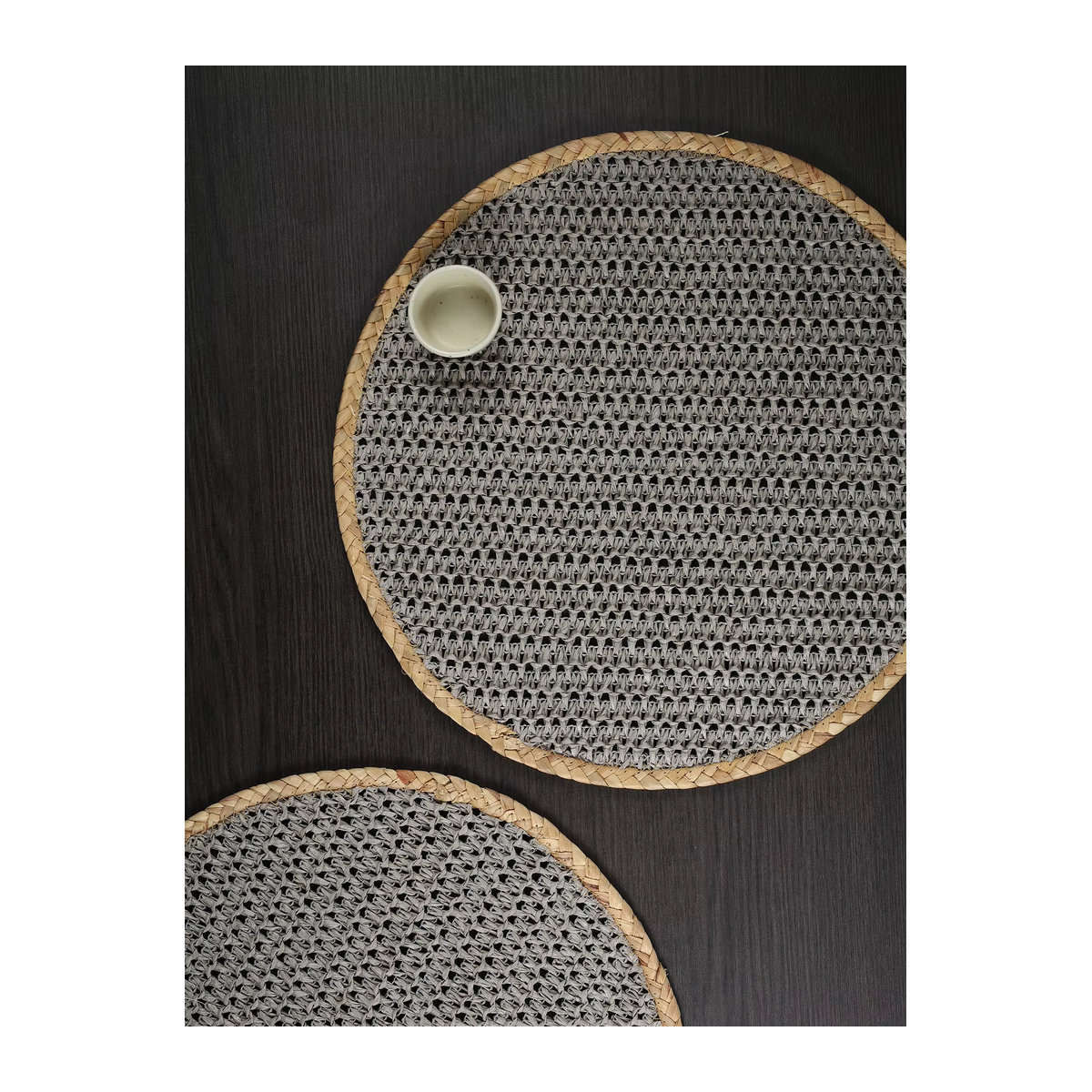 Runde Tischsets aus Papier und Textil in Grau für Hochzeiten und Feiern, Durchmesser: 33,02 cm - Bild 2