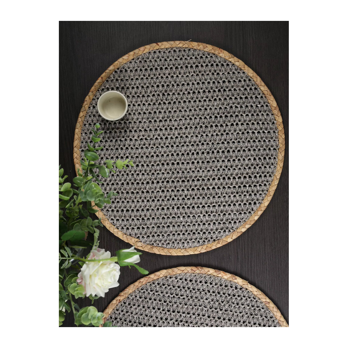 Runde Tischsets aus Papier und Textil in Grau für Hochzeiten und Feiern, Durchmesser: 33,02 cm - Bild 4
