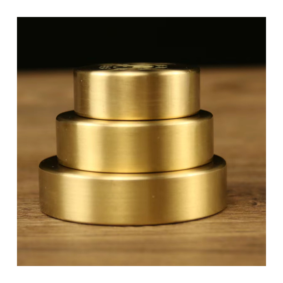 Runder Briefbeschwerer aus Messing von Suvtoper in Gold, Orientalische Metalldekoration - Bild 3